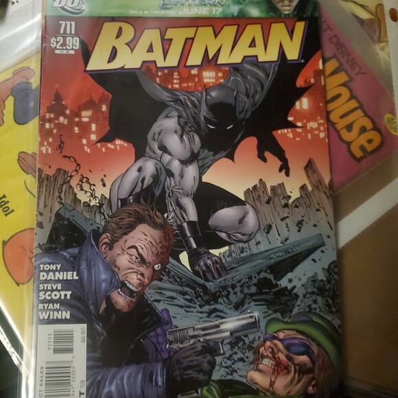 8 Batman Comic - Picture 1 of 8
